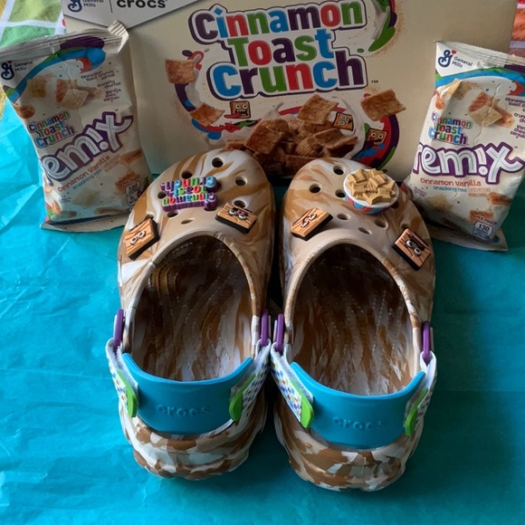 š„£ CROCS x CINNAMON TOAST CRUNCHš„£ NWT š„£ - Picture 13 of 16